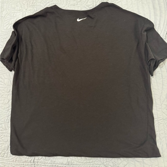 Like New Nike Cropped Black 'Just Do It' Workout T-Shirt - Picture 3 of 3